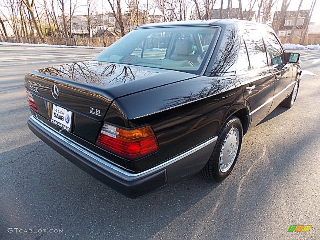 1993 E Class 300 E Sedan - Black / Parchment photo #5