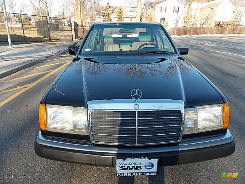 1993 E Class 300 E Sedan - Black / Parchment photo #8