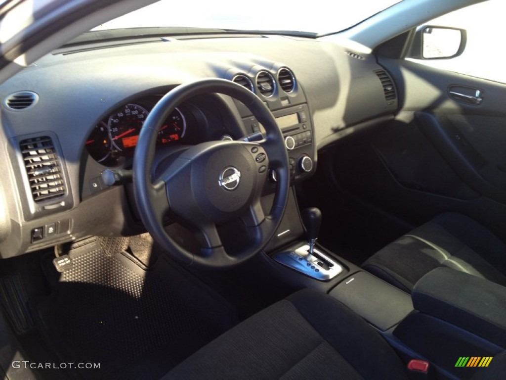 Charcoal Interior 2011 Nissan Altima 2.5 S Photo #77521514