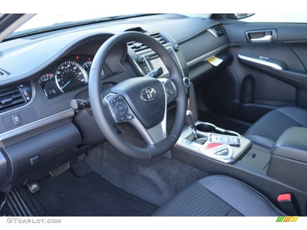 Black Interior 2013 Toyota Camry SE Photo #77522069