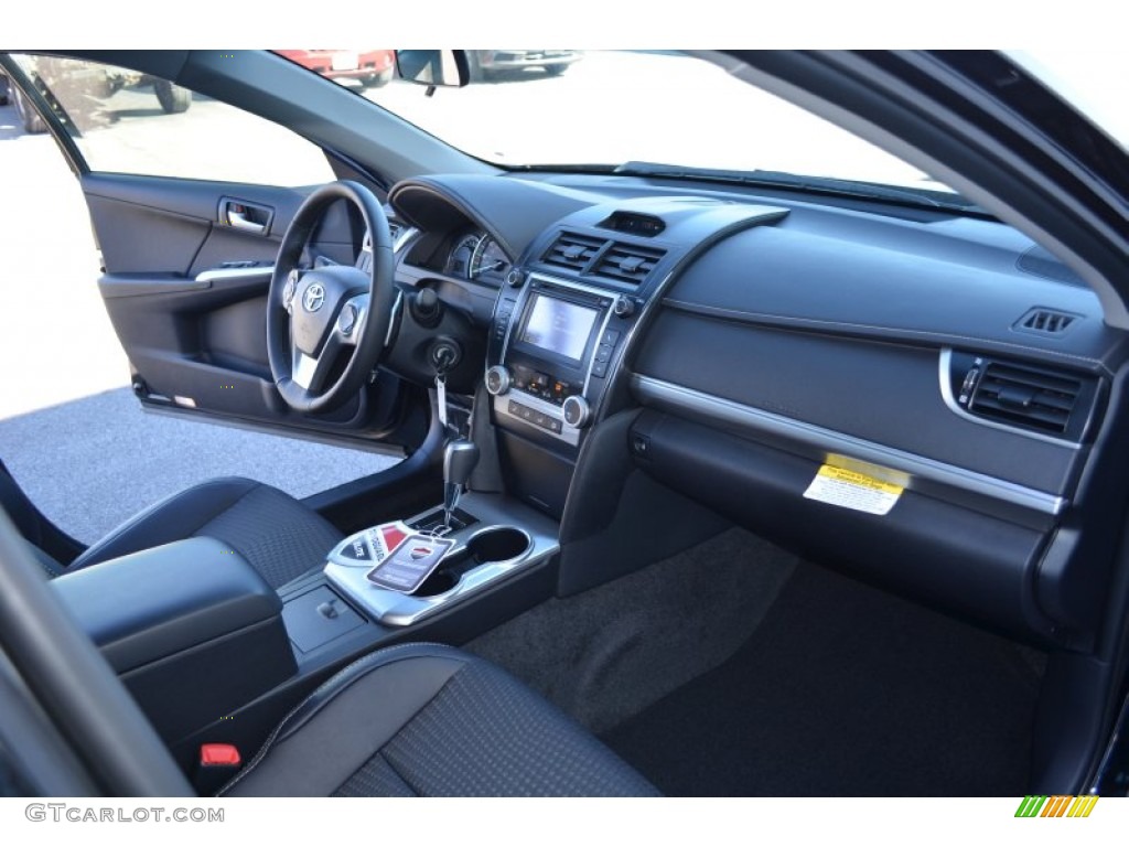 2013 Toyota Camry SE Black Dashboard Photo #77522190