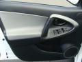 Super White - RAV4 I4 4WD Photo No. 7