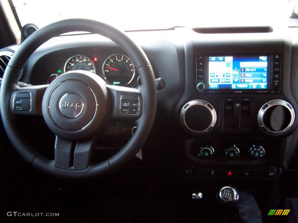 2012 Wrangler Rubicon 4X4 - Black / Black photo #15