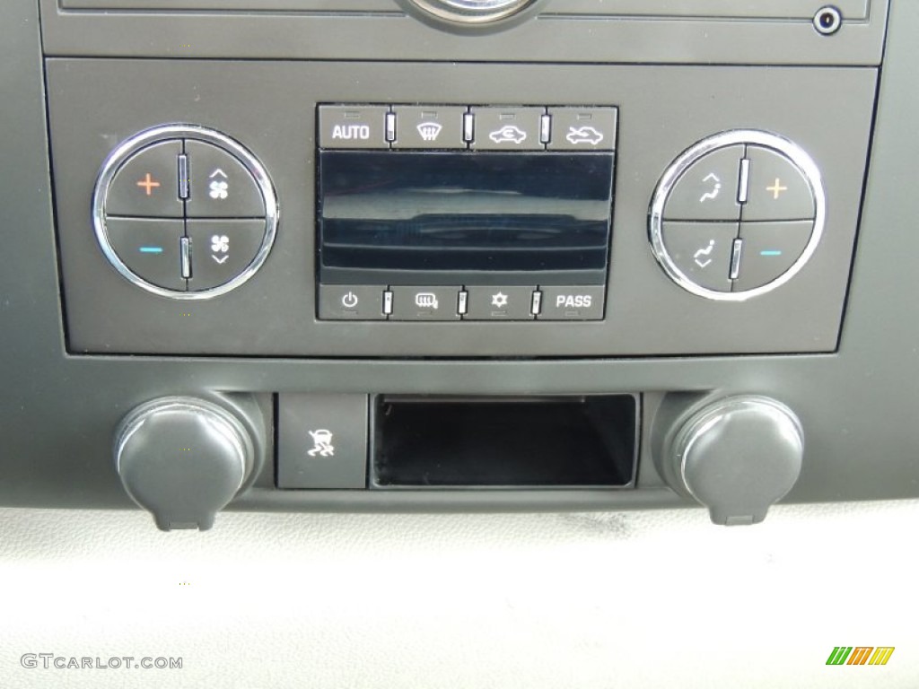 2009 GMC Sierra 1500 SLE Crew Cab Controls Photo #77526641