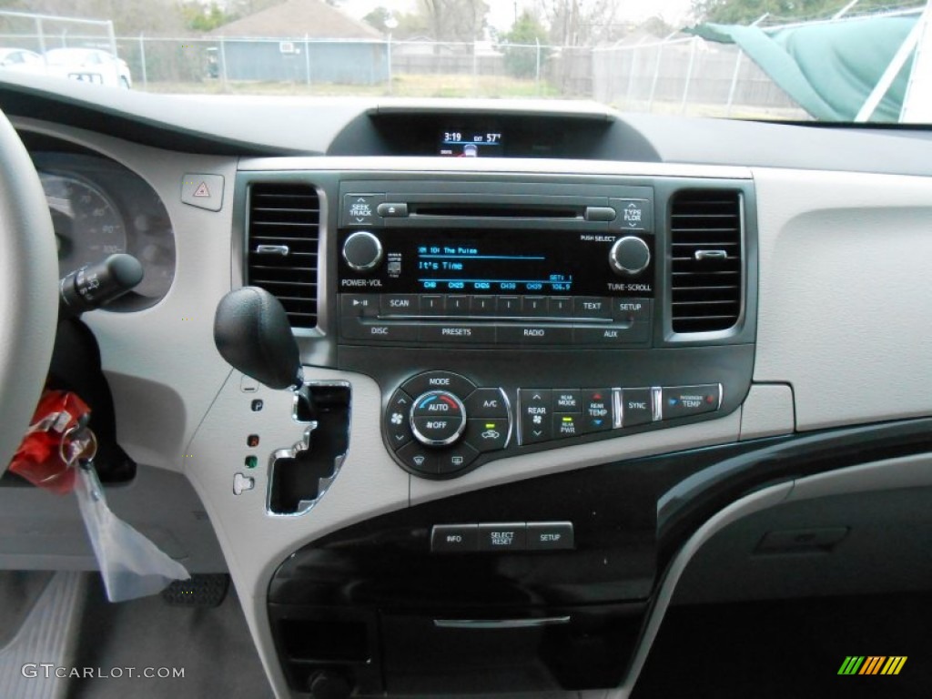 2013 Toyota Sienna LE Controls Photo #77526932
