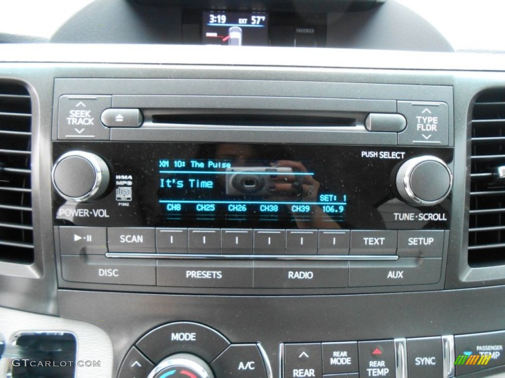 2013 Toyota Sienna LE Audio System Photo #77527003