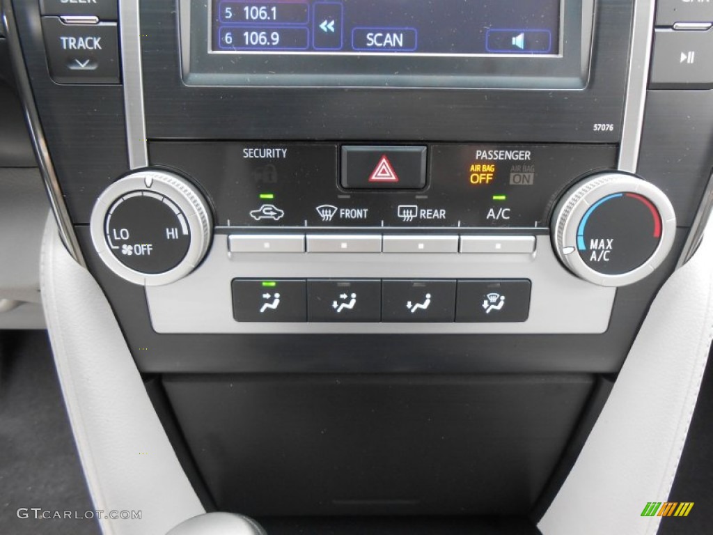 2013 Toyota Camry LE Controls Photo #77527911