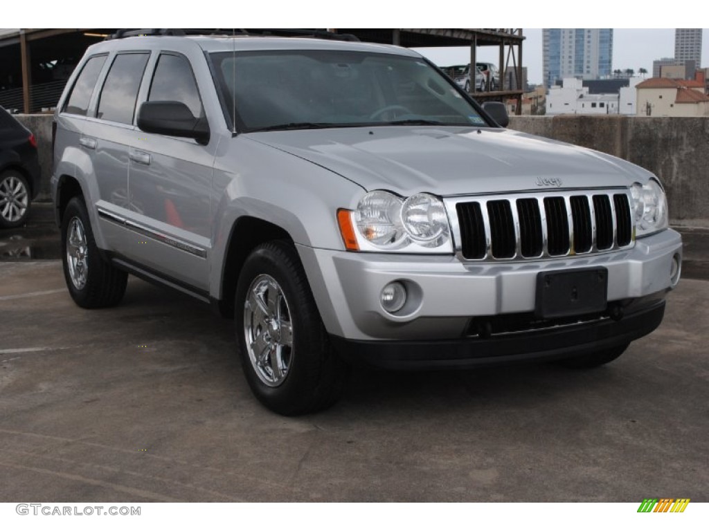 Bright Silver Metallic Jeep Grand Cherokee