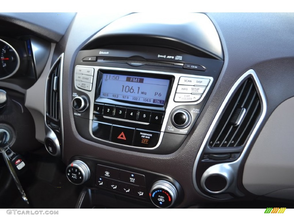 2010 Hyundai Tucson GLS Controls Photo #77530260