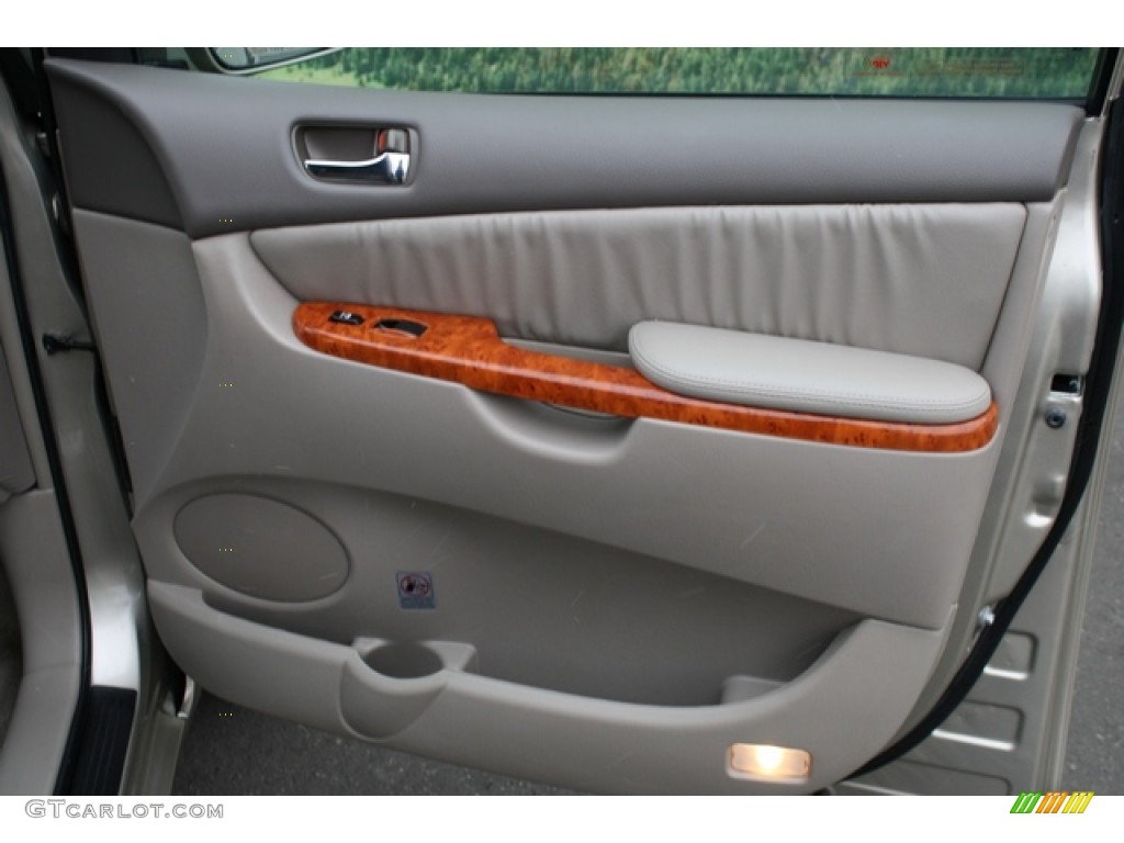 2009 Toyota Sienna XLE Door Panel Photos