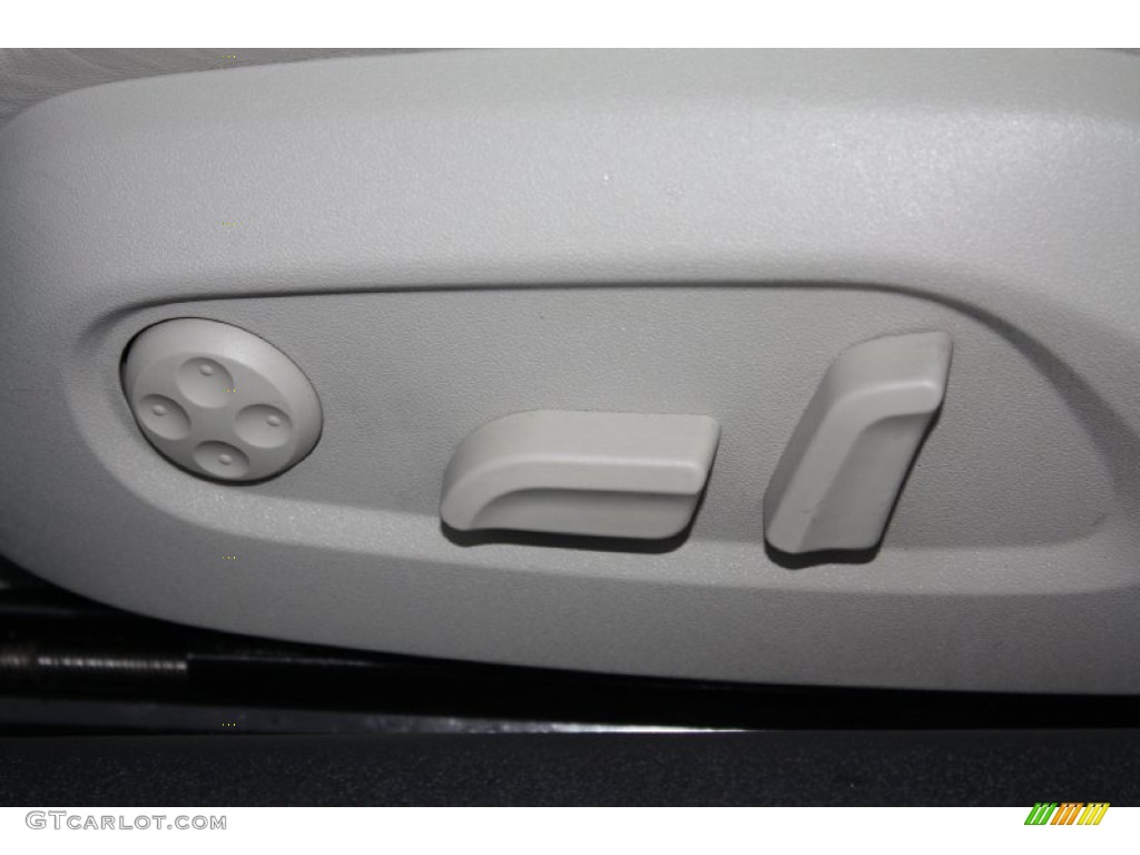2009 Audi TT 2.0T quattro Roadster Controls Photo #77531610