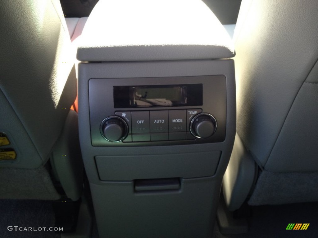 2010 Highlander Limited 4WD - Classic Silver Metallic / Ash photo #13