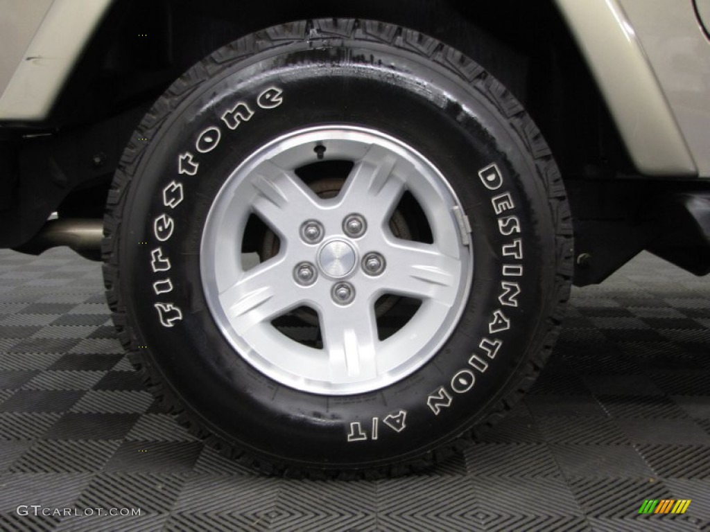 2004 Wrangler Sahara 4x4 - Light Khaki Metallic / Khaki photo #21
