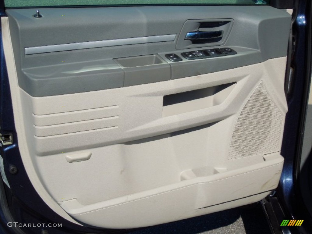 2008 Dodge Grand Caravan SXT Medium Slate Gray/Light Shale Door Panel Photo #77546159
