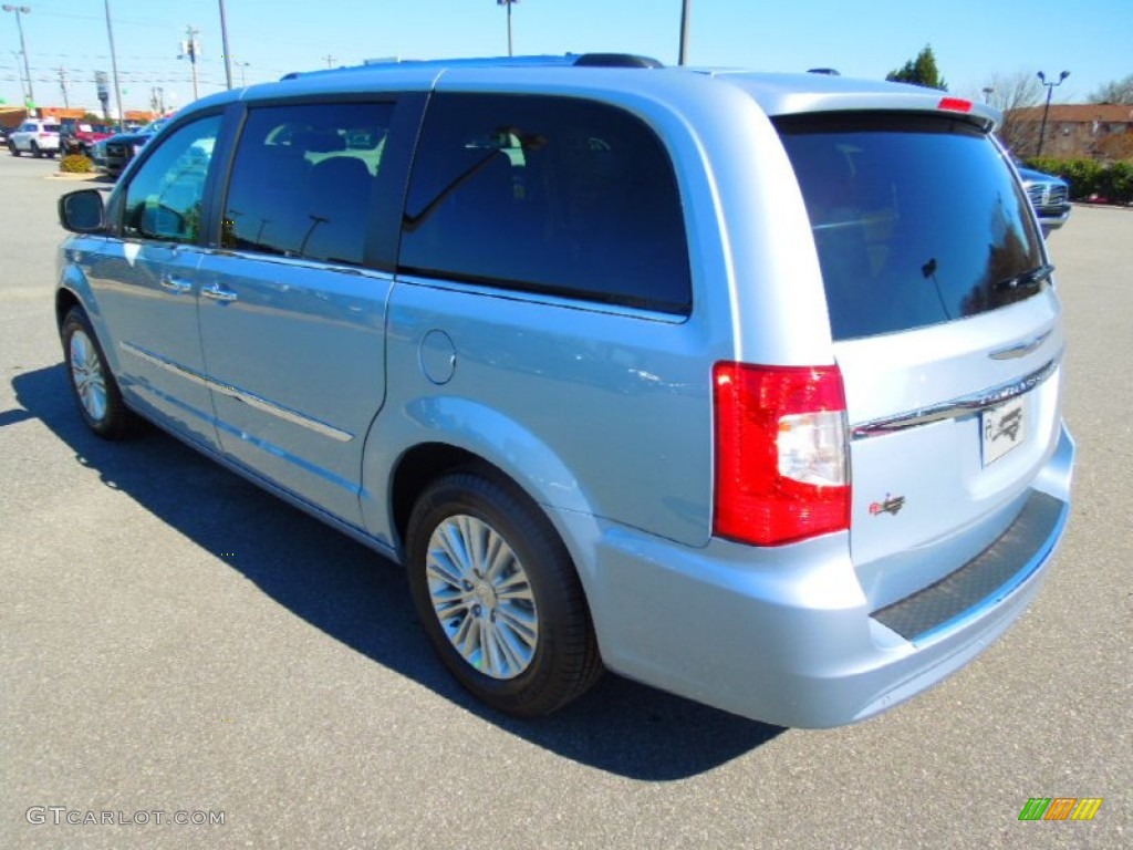 2013 Town & Country Limited - Crystal Blue Pearl / Dark Frost Beige/Medium Frost Beige photo #4