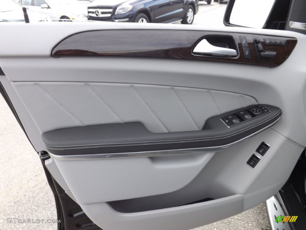 2013 Mercedes-Benz GL 350 BlueTEC 4Matic Door Panel Photos