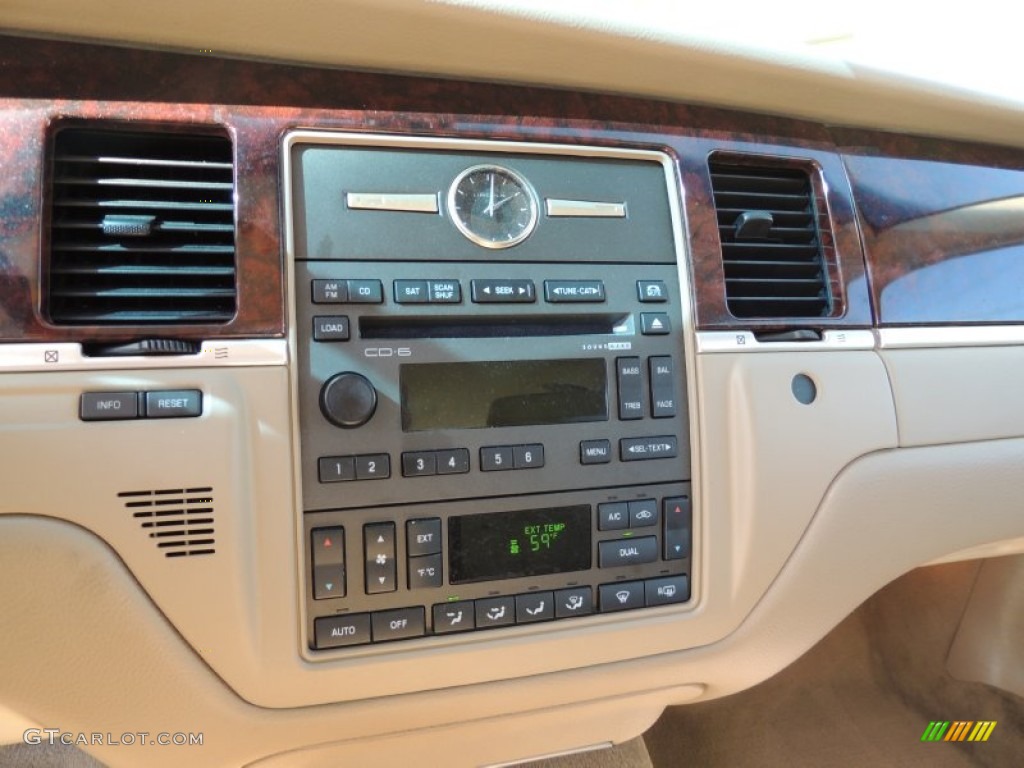 2011 Lincoln Town Car Signature Limited Controls Photo #77549075