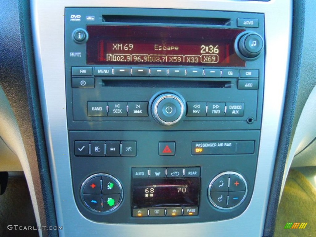 2010 GMC Acadia SLT Controls Photo #77550966