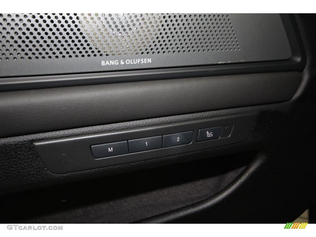 2013 BMW M5 Sedan Audio System Photos