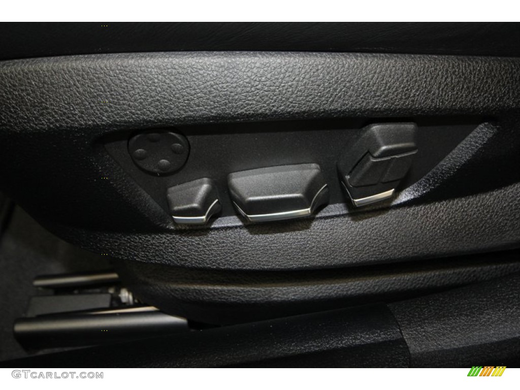 2013 BMW M5 Sedan Controls Photo #77551145