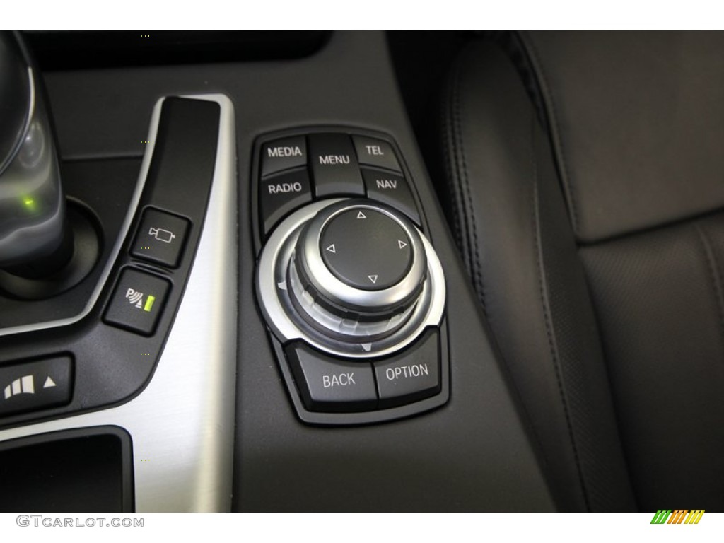 2013 BMW M5 Sedan Controls Photo #77551229