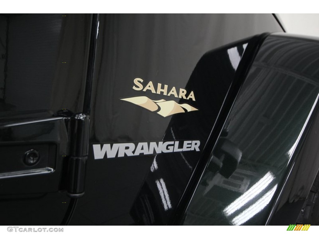2012 Wrangler Sahara 4x4 - Black / Black/Dark Saddle photo #34