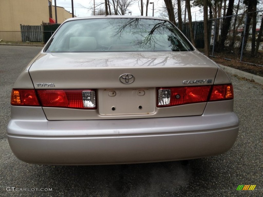 2001 Camry LE - Cashmere Beige Metallic / Oak photo #6