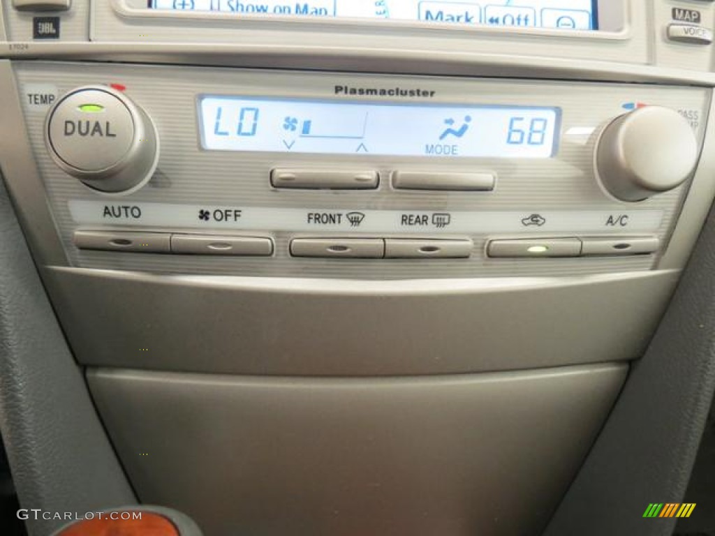 2010 Toyota Camry XLE Controls Photo #77557911