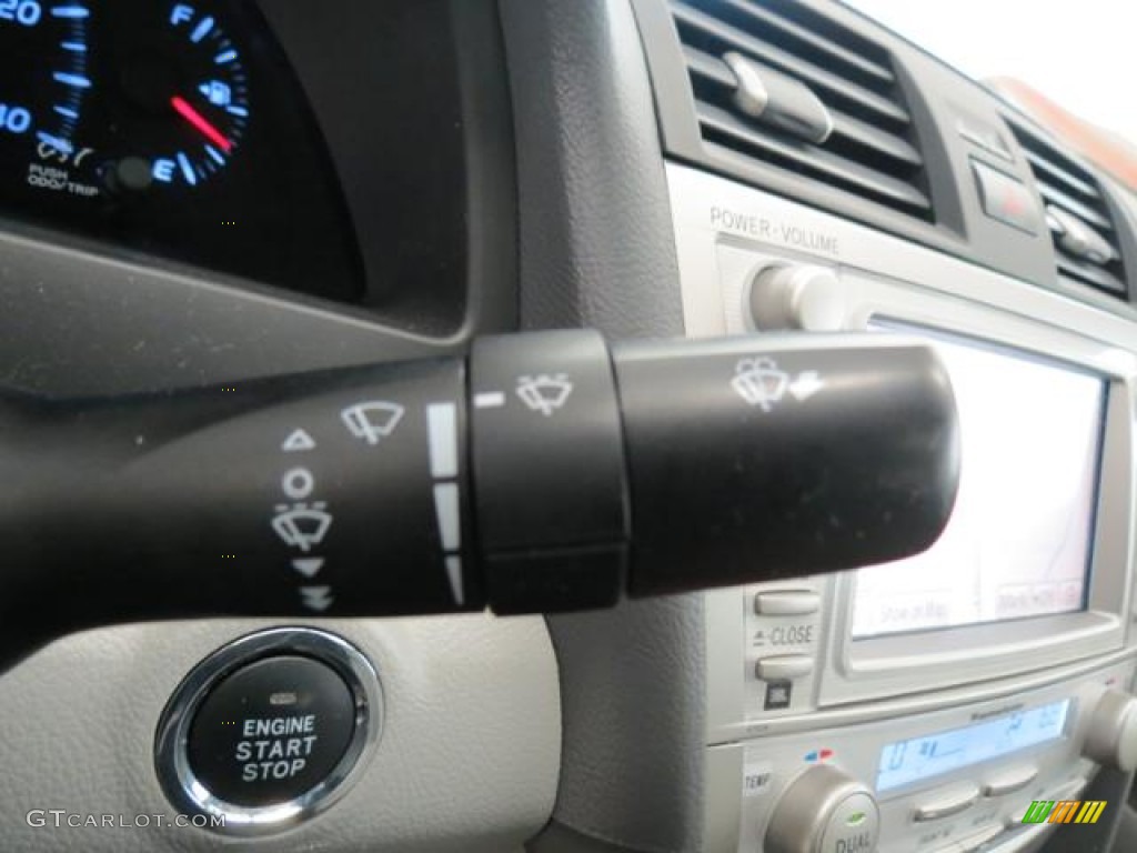 2010 Toyota Camry XLE Controls Photos