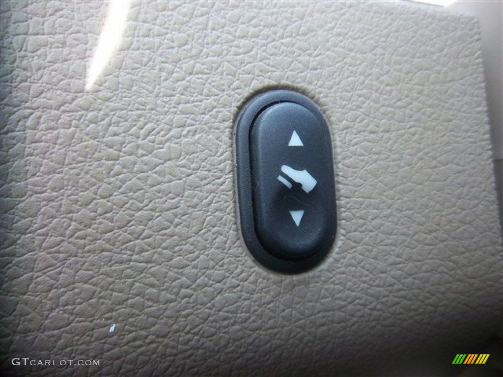 2004 F150 Lariat SuperCrew - Oxford White / Tan photo #29