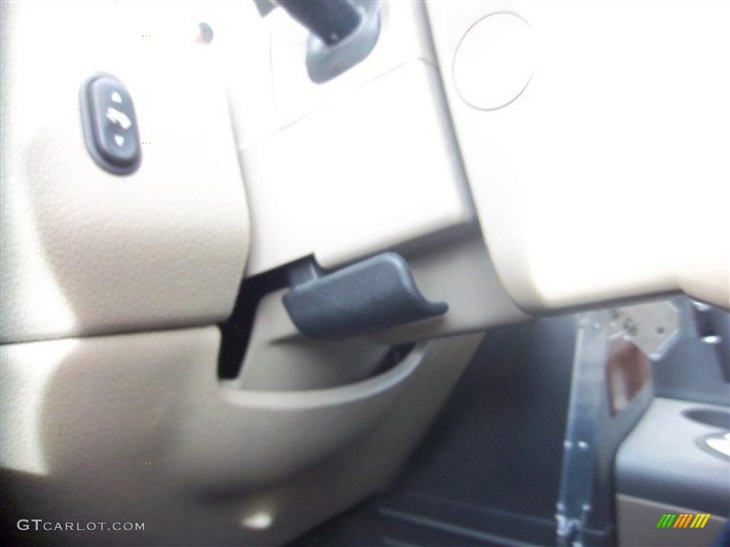 2004 F150 Lariat SuperCrew - Oxford White / Tan photo #30