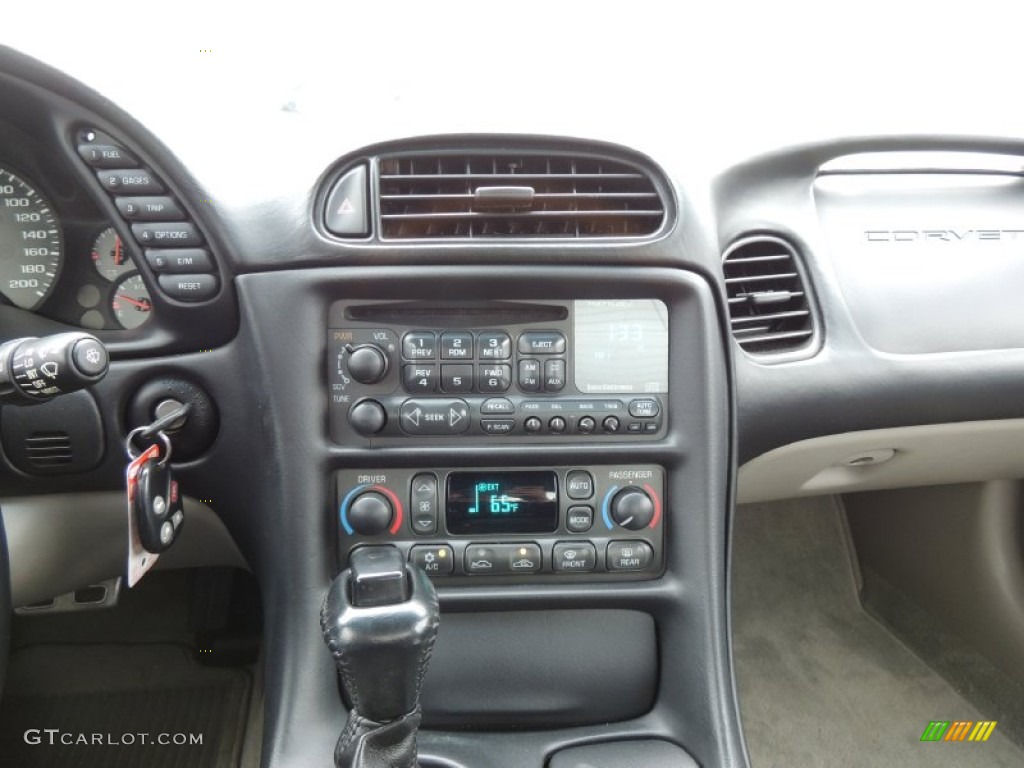 2003 Chevrolet Corvette Coupe Controls Photo #77561633