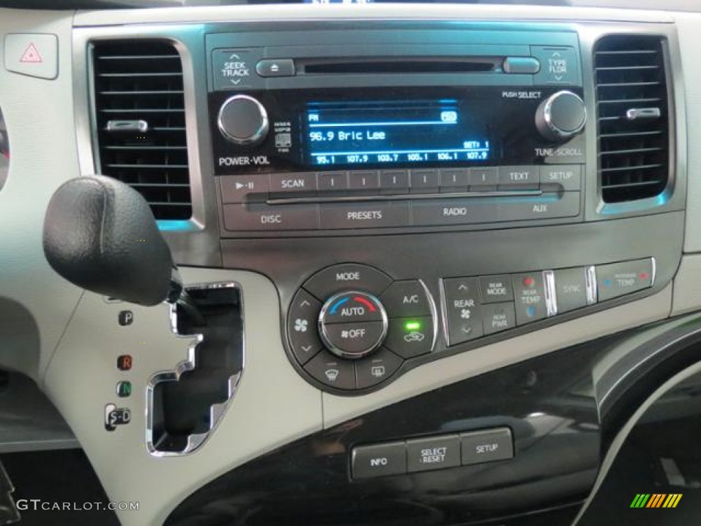 2013 Toyota Sienna LE Controls Photo #77563071