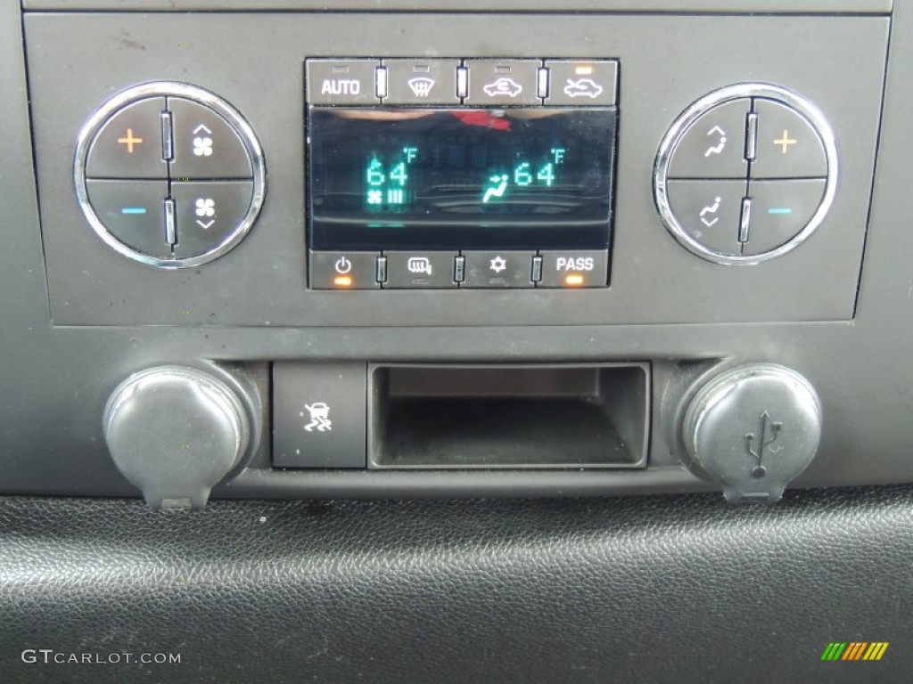 2010 Chevrolet Silverado 1500 LT Extended Cab Controls Photo #77563443
