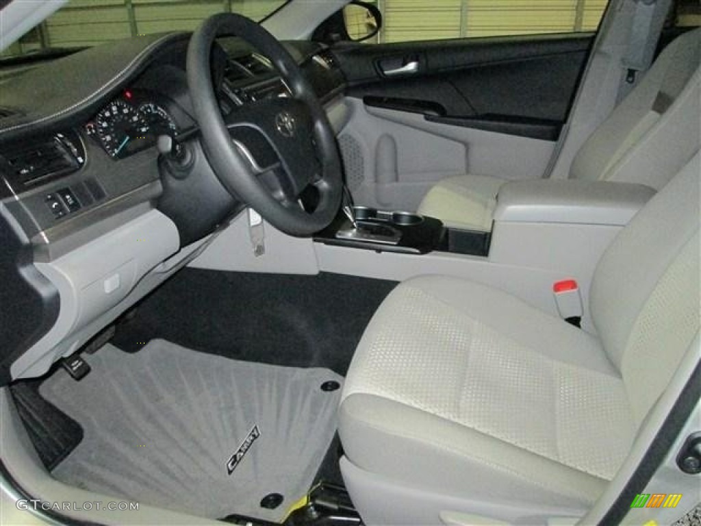 Light Gray Interior 2012 Toyota Camry L Photo #77565345