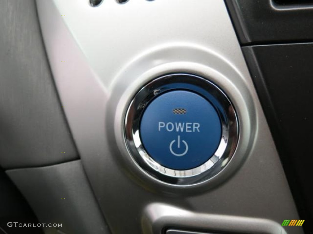 2013 Prius v Three Hybrid - Magnetic Gray Metallic / Dark Gray photo #16