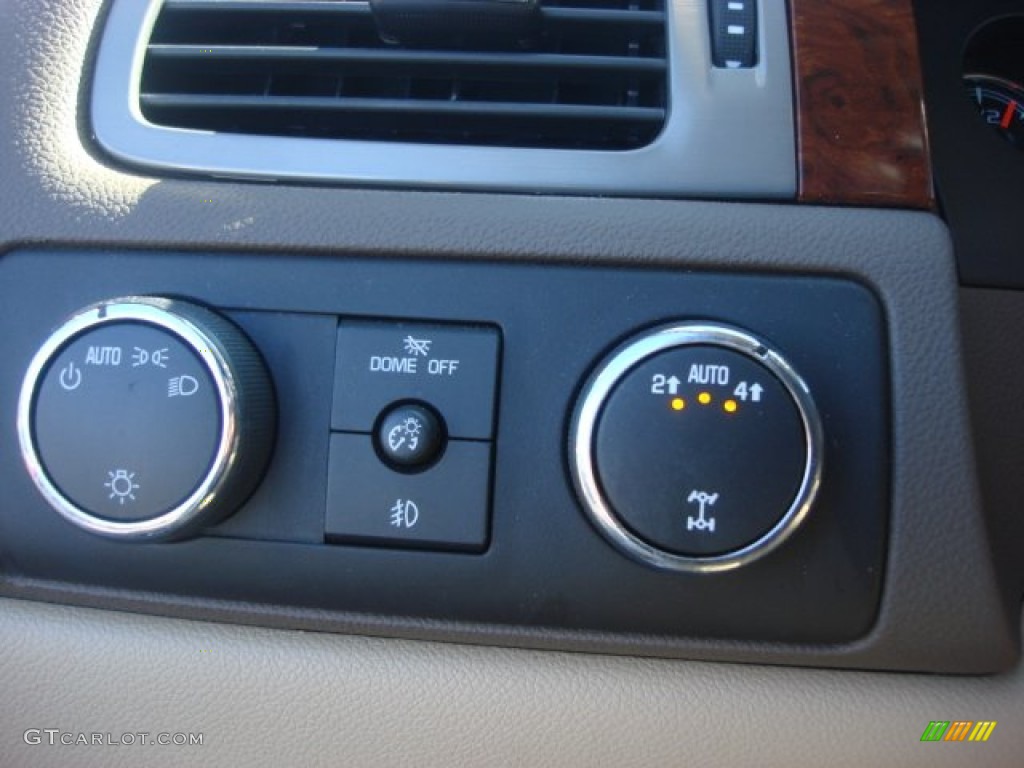 2010 Chevrolet Tahoe LTZ 4x4 Controls Photo #77566095