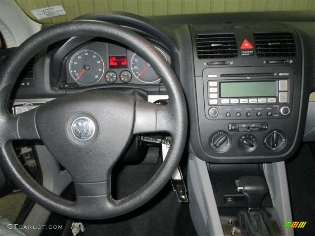 2009 Volkswagen Rabbit 4 Door Dashboard Photos
