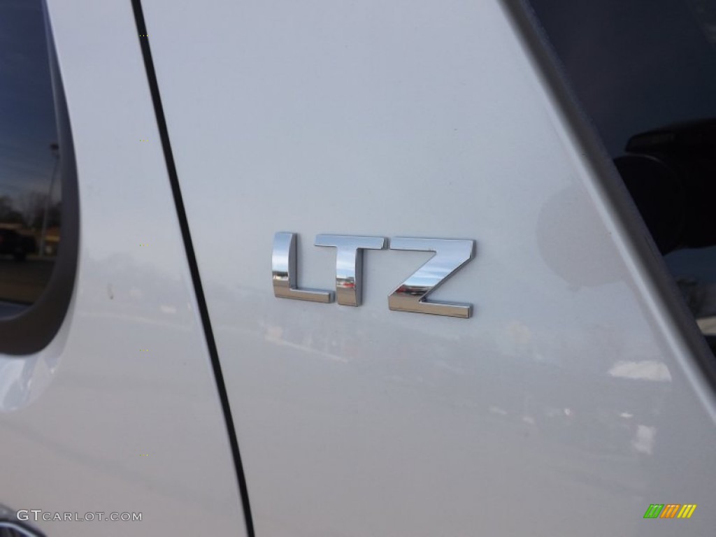 2013 Chevrolet Tahoe LTZ Marks and Logos Photos