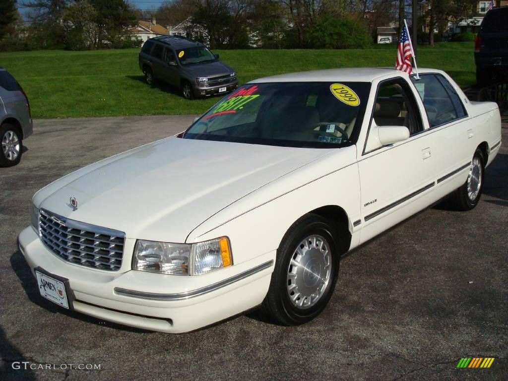 1999 Cotillion White Cadillac DeVille Sedan 7735117