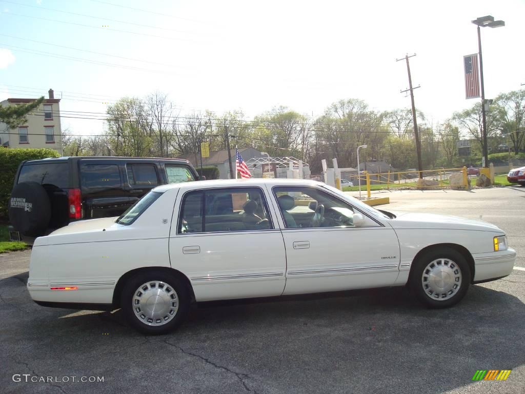 1999 DeVille Sedan - Cotillion White / Neutral Shale photo #5