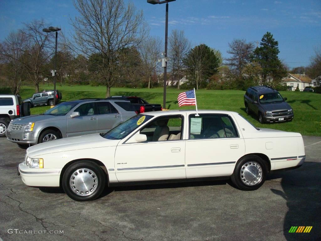 1999 DeVille Sedan - Cotillion White / Neutral Shale photo #9