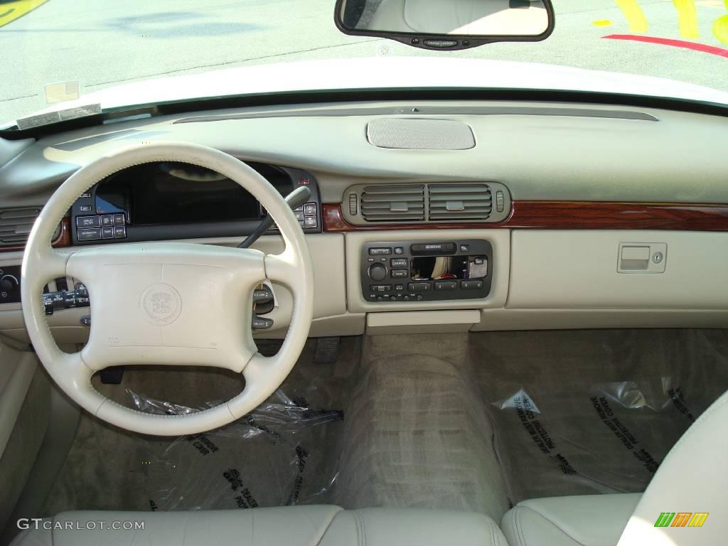 1999 DeVille Sedan - Cotillion White / Neutral Shale photo #21