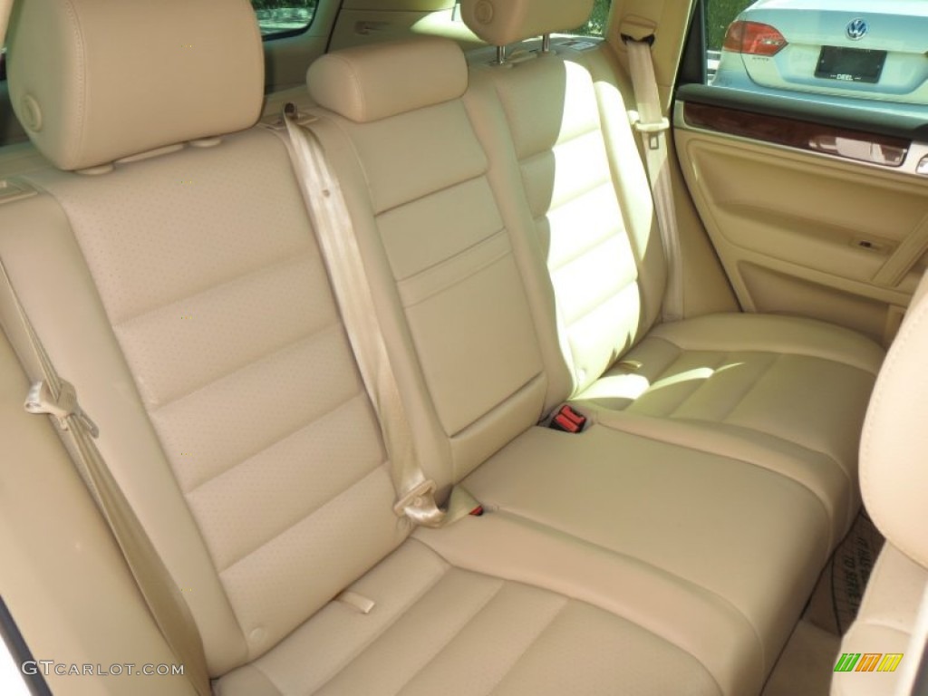 Pure Beige Interior 2010 Volkswagen Touareg VR6 FSI 4XMotion Photo #77570991