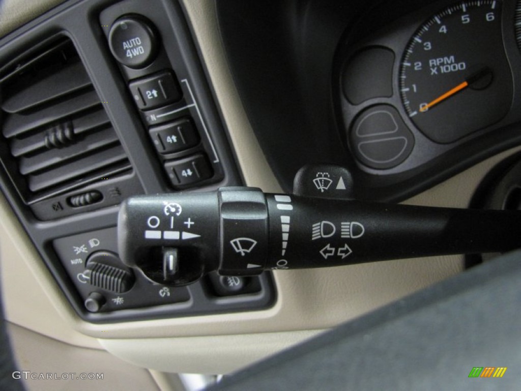 2004 Chevrolet Tahoe Z71 4x4 Controls Photo #77571594
