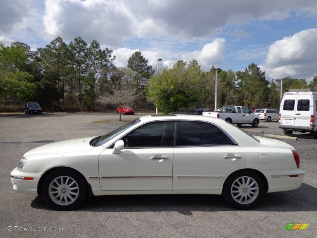 2005 XG350 L - Powder White Pearl / Beige photo #2