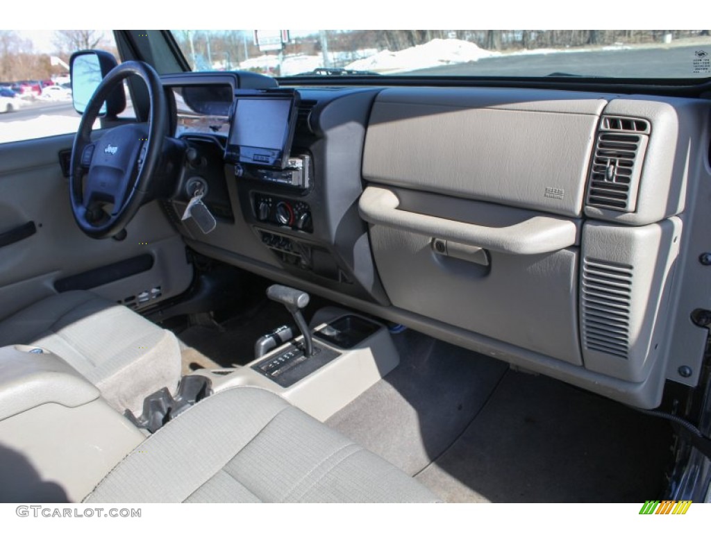 2004 Wrangler Sahara 4x4 - Black / Khaki photo #9