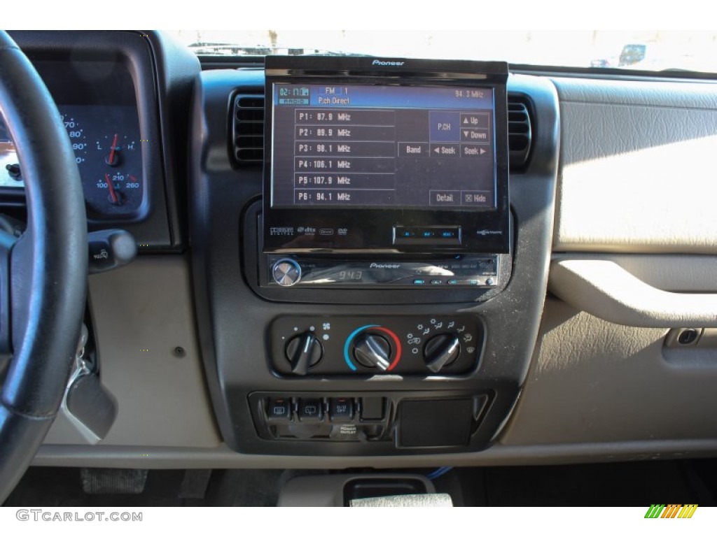 2004 Wrangler Sahara 4x4 - Black / Khaki photo #13