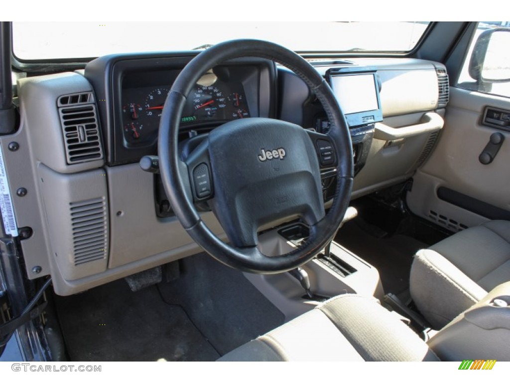 2004 Wrangler Sahara 4x4 - Black / Khaki photo #17