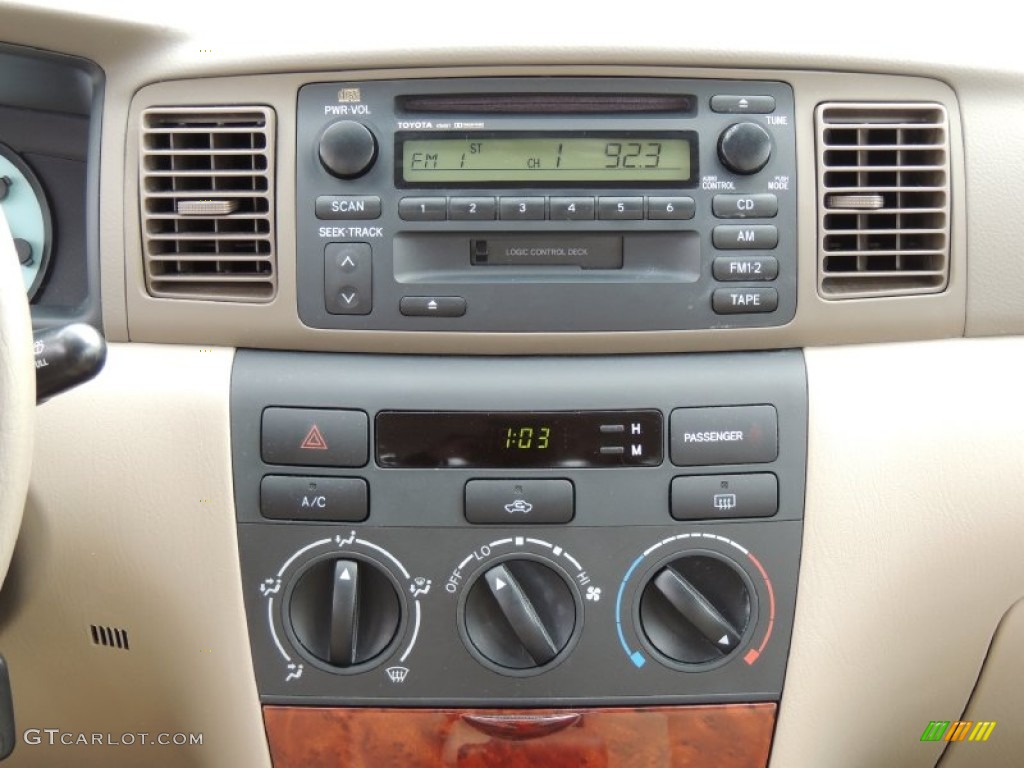 2004 Toyota Corolla LE Controls Photo #77574105